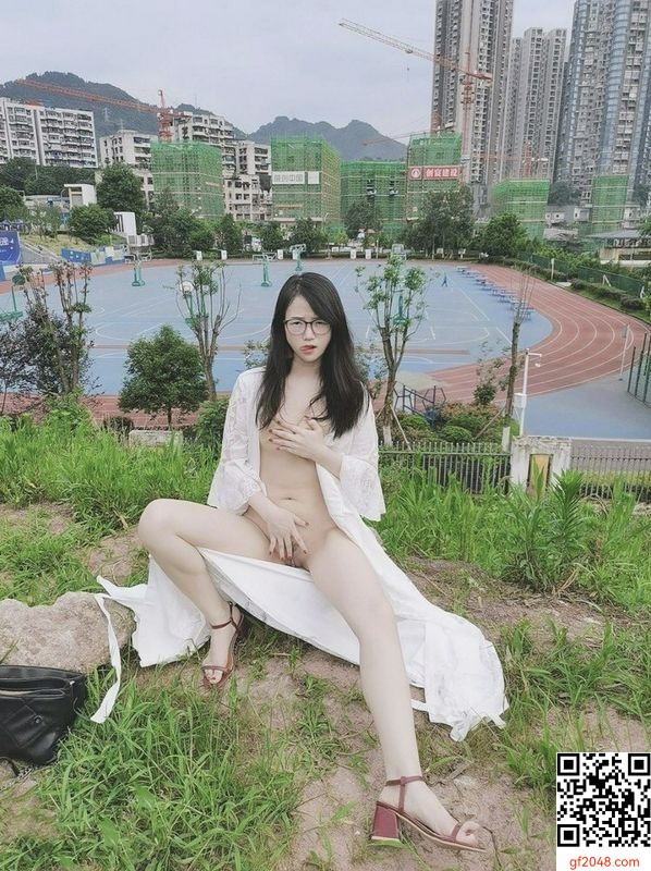 據菸酒表明戴眼鏡的妹子比不戴的更騷  (11P)