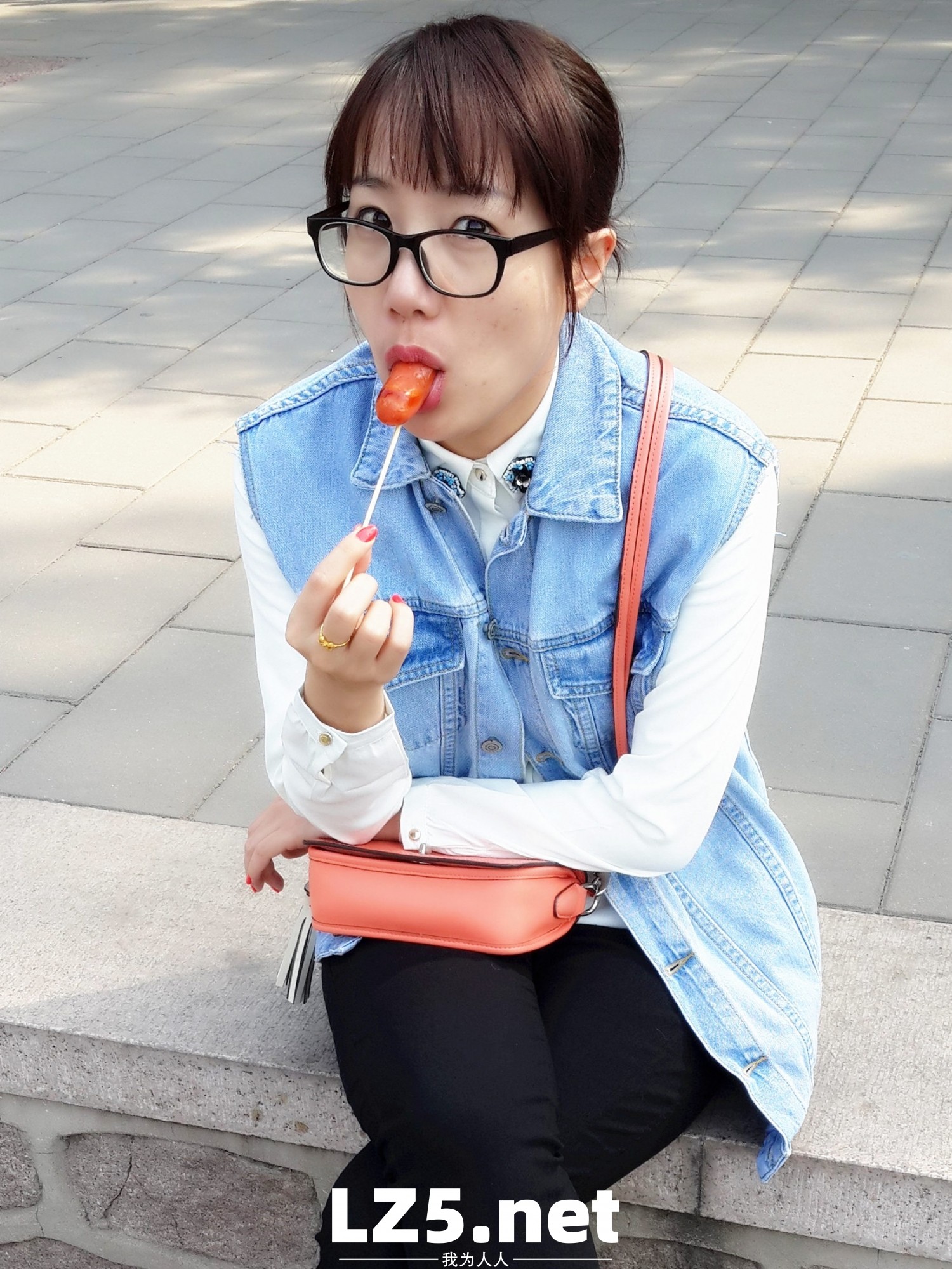 美豔人妻劉珊,云盤海量私拍流出,十年淫片見證嬌娃騷化曆程  (438P)