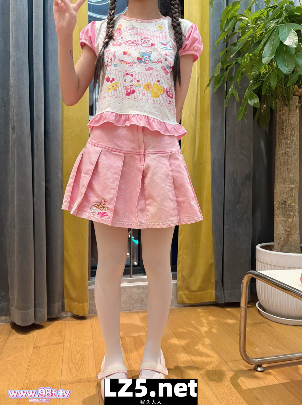 【出击日记19】07年朋克风舌钉反差萝莉第一篇-白丝女儿服【25P-46GIF-手势验证】