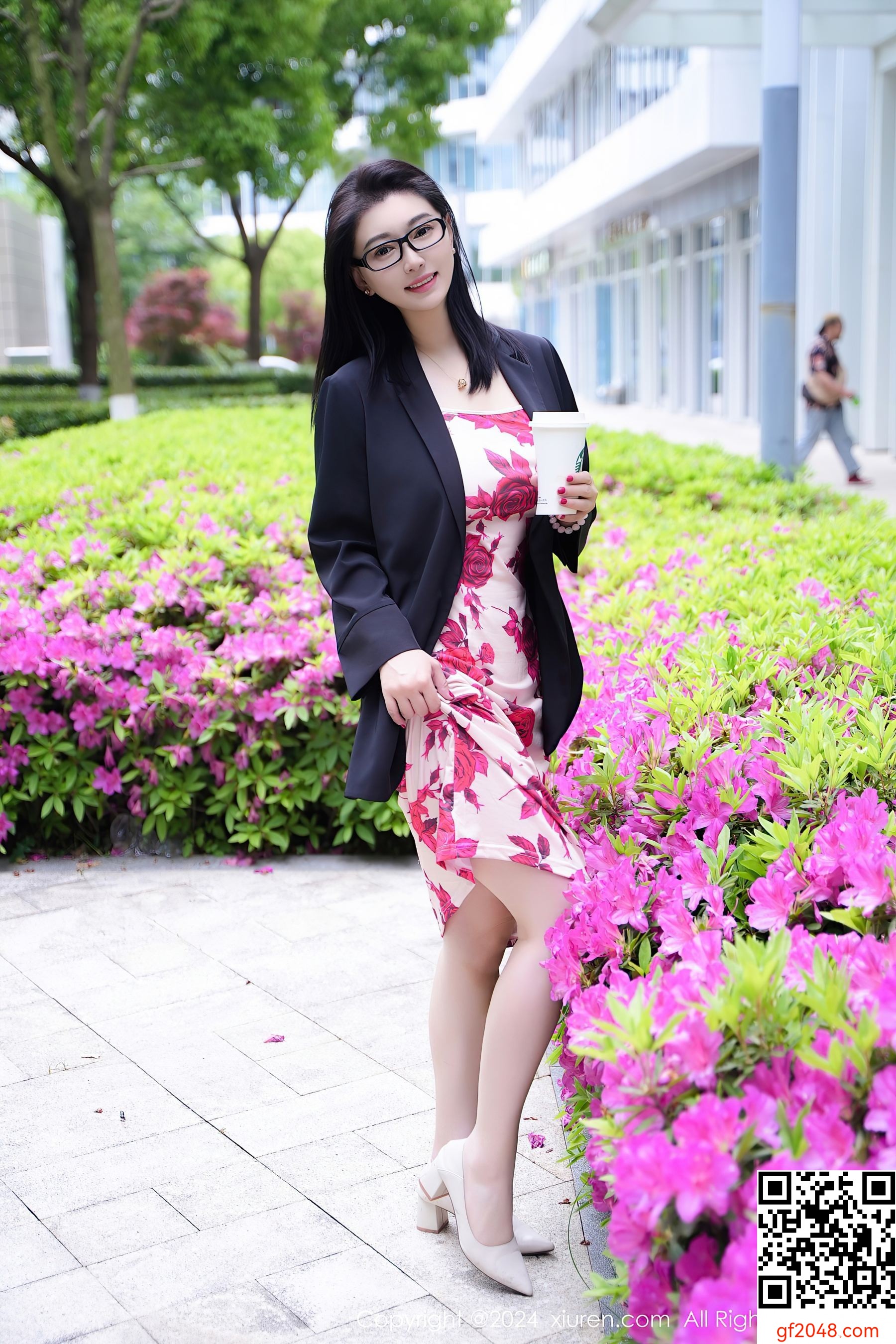 [XiuRen秀人网] No.8468 雅茹老师 长裙美臀