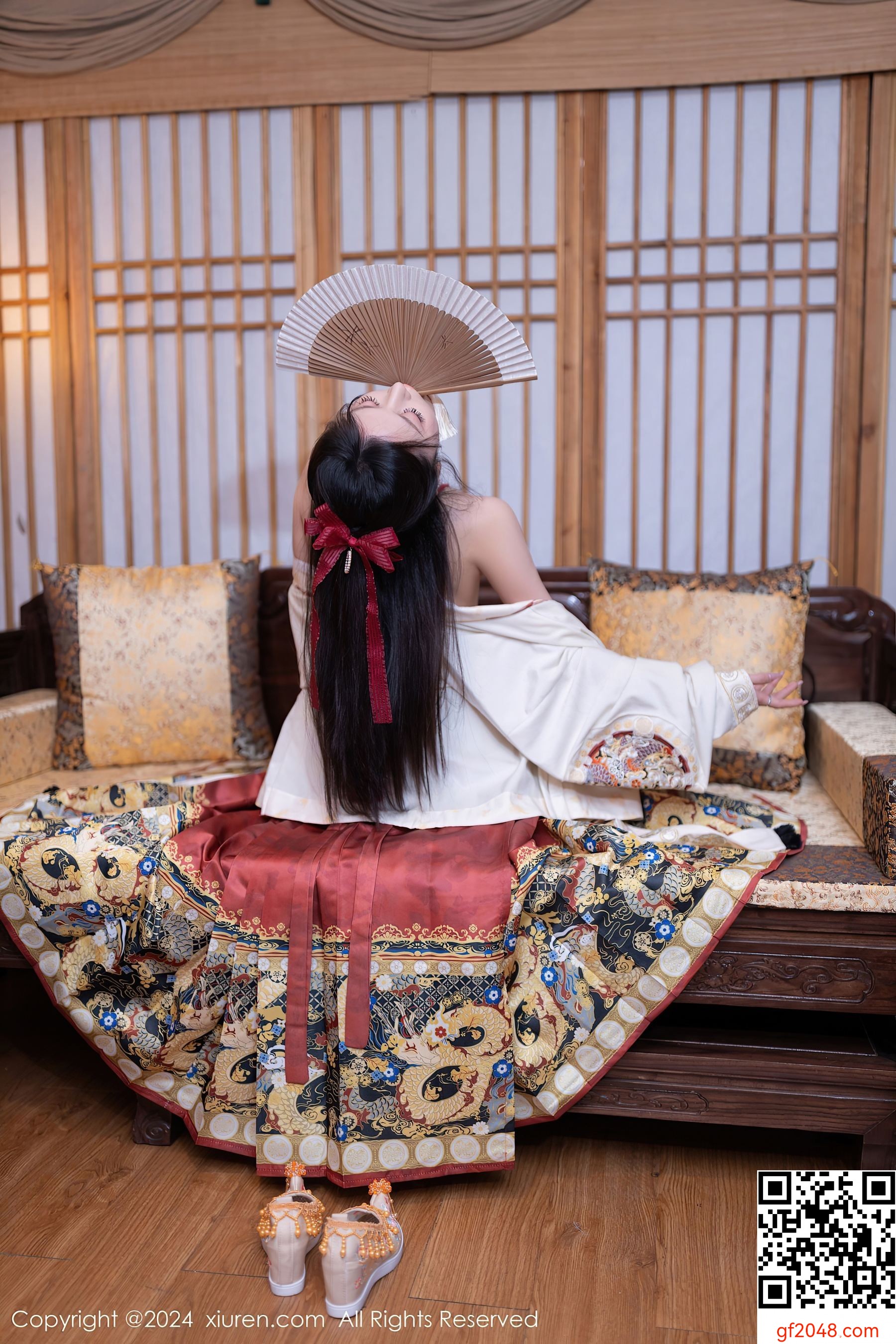 [XiuRen秀人网] No.8095 鱼子酱Fish 美腿妩媚